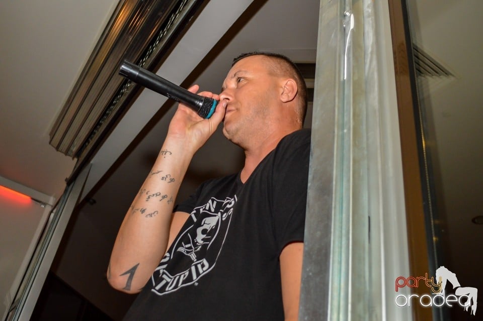 Blondy's Art Café - Karaoke, 