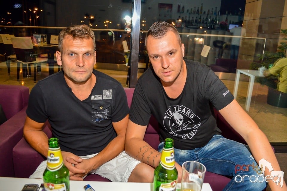 Blondy's Art Café - Karaoke, 