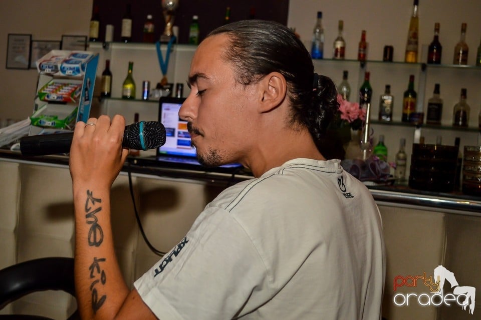 Blondy's Art Café - Karaoke, 