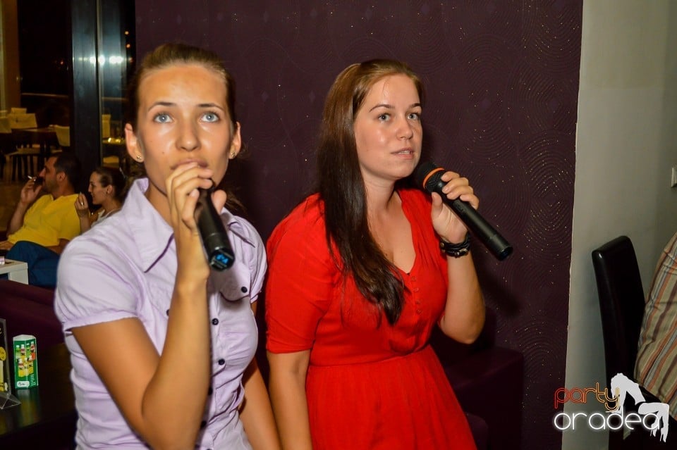 Blondy's Art Café - Karaoke, 