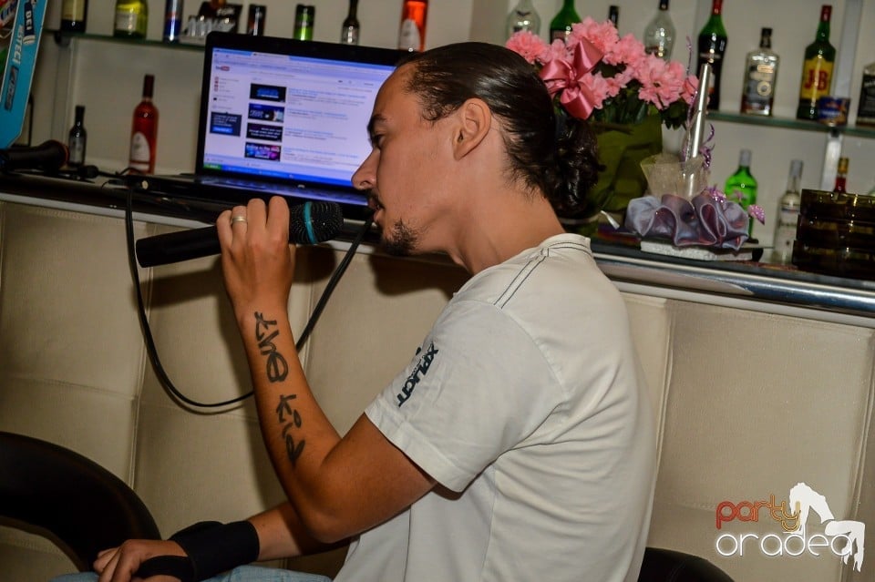 Blondy's Art Café - Karaoke, 