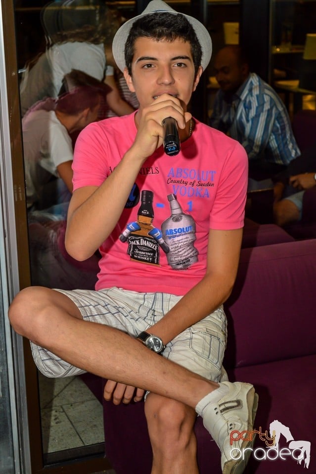 Blondy's Art Café - Karaoke, 