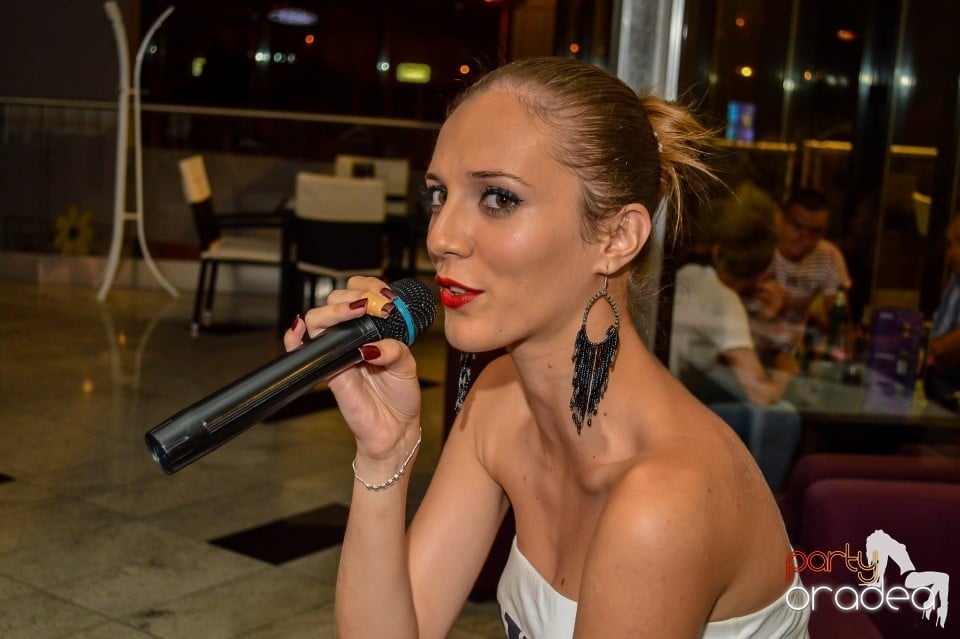 Blondy's Art Café - Karaoke, 