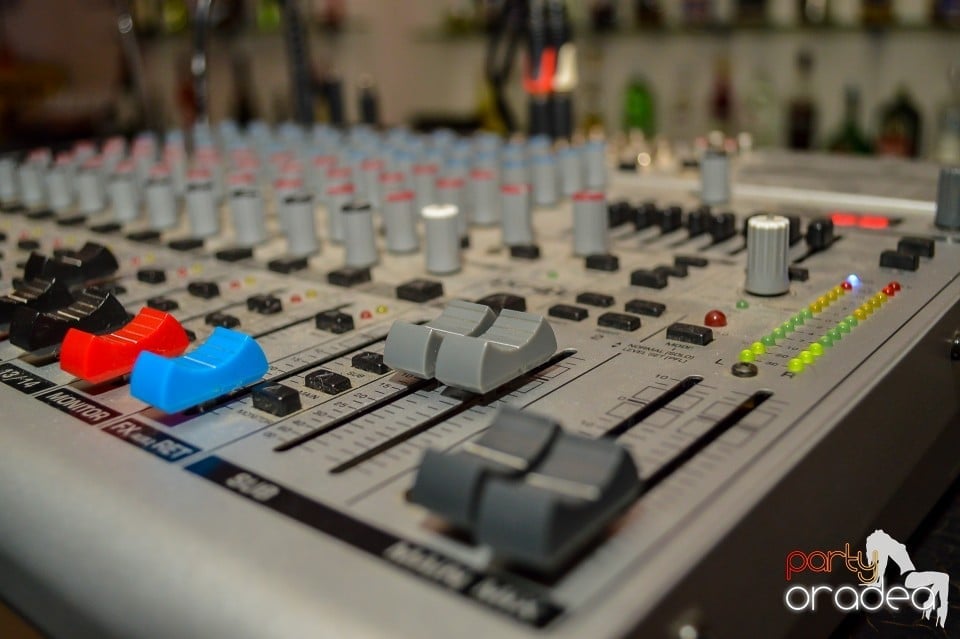 Blondy's Art Café - Karaoke, 