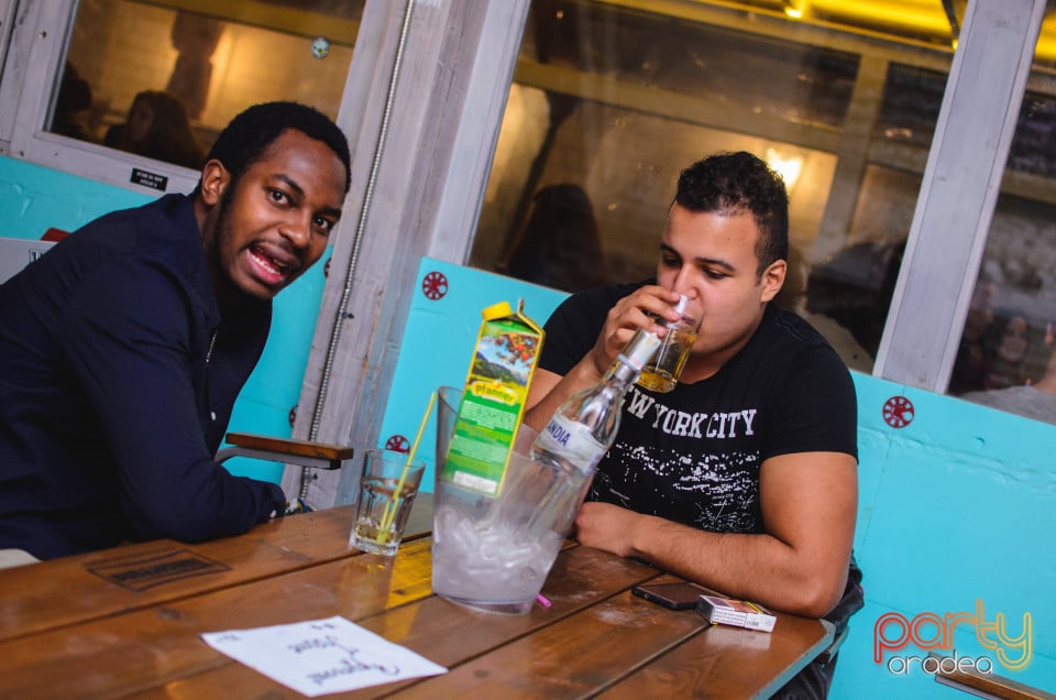 Double Vision Weekend, Bodega