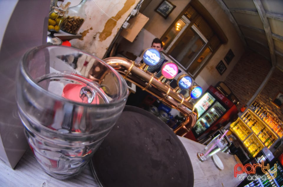 Double Vision Weekend, Bodega