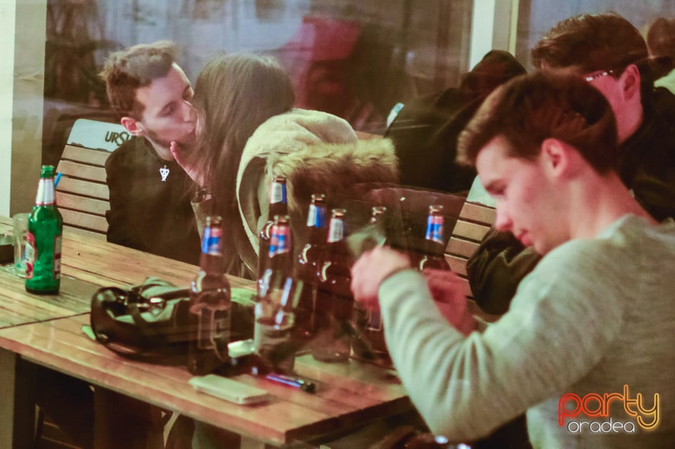 Double Vision Weekend, Bodega