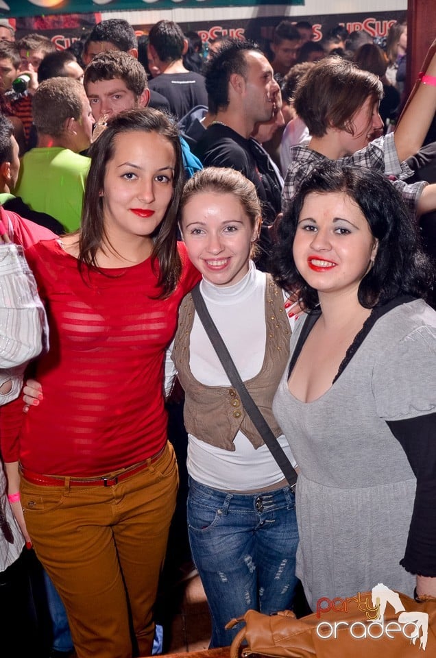 Bomba Party în Disco Faház, 