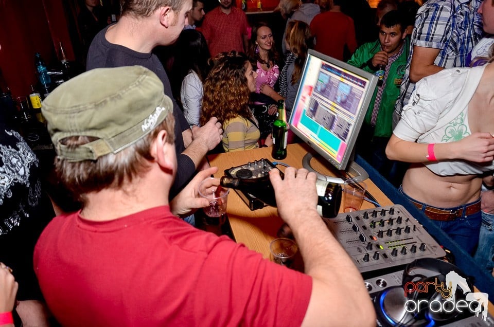 Bomba Party în Disco Faház, 