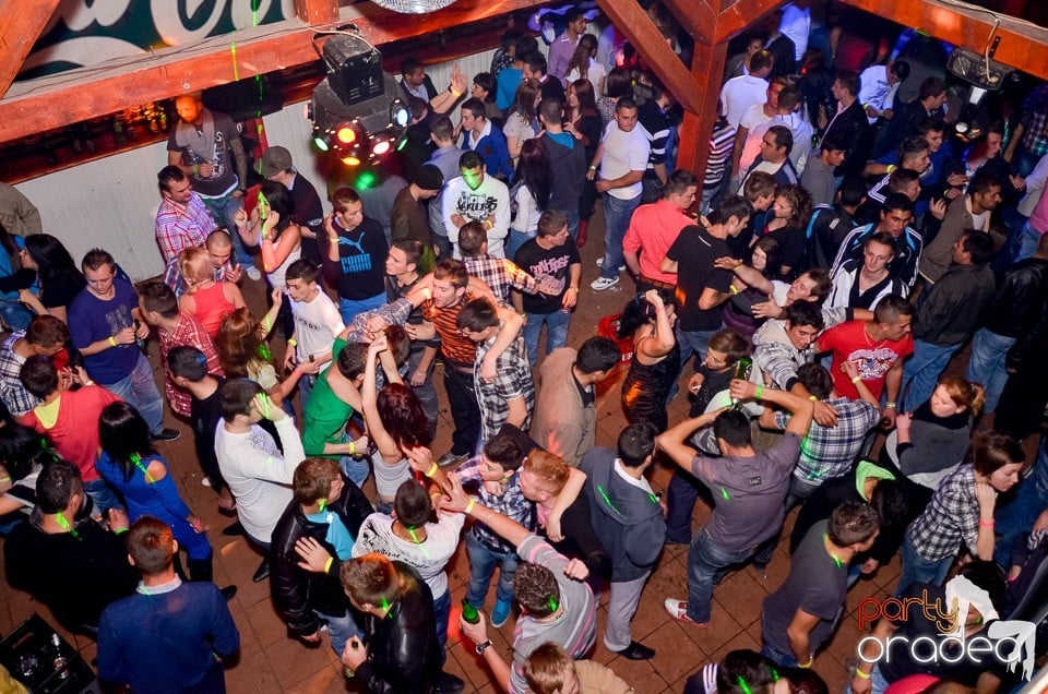 Bomba Party în Disco Faház, 
