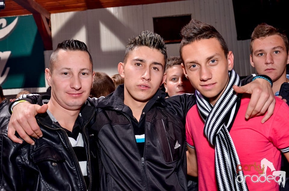 Bomba Party în Disco Faház, 