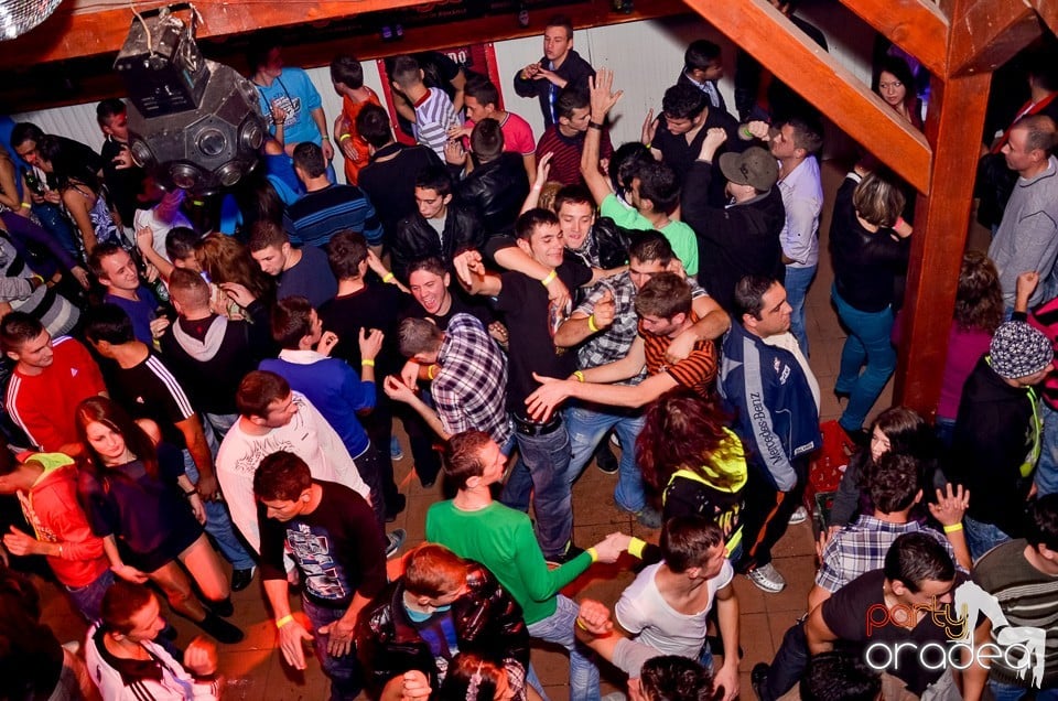 Bomba Party în Disco Faház, 
