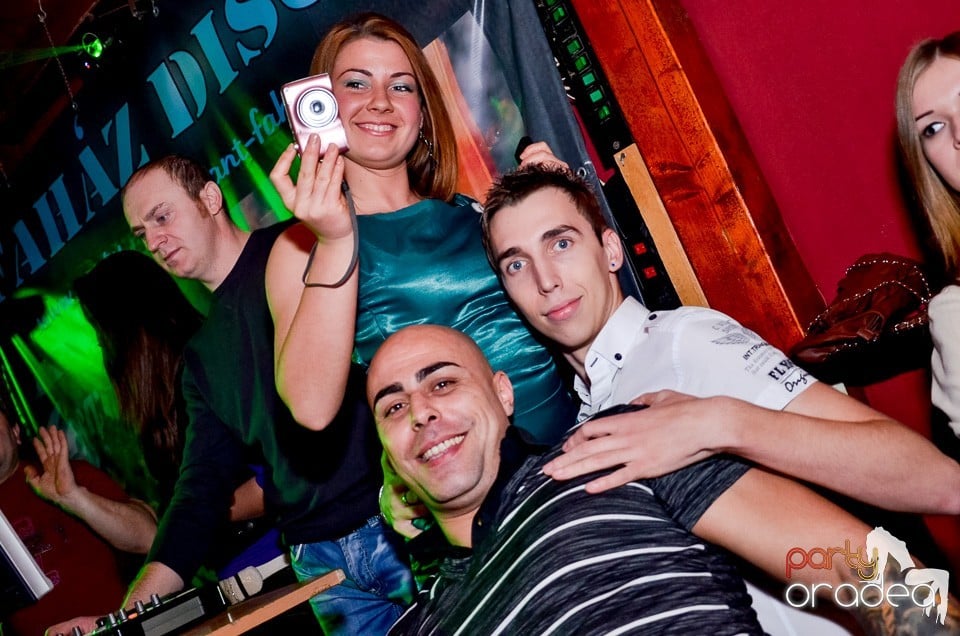 Bomba Party în Disco Faház, 