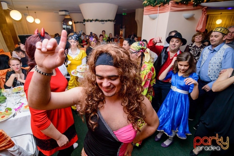 Carnaval în Hotel Mureş, Hotel Mureş