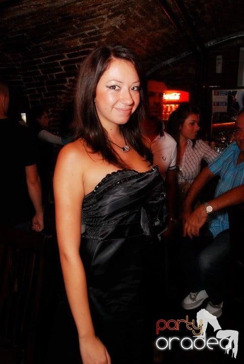 Câştigătorii se adună în Club Escape, 