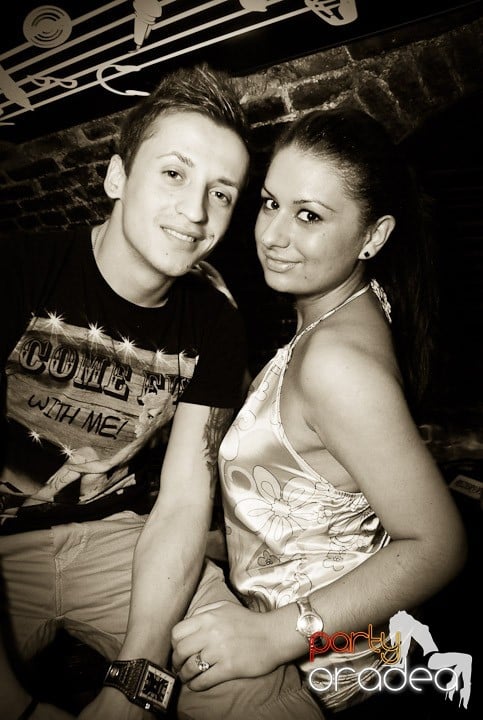 Câştigătorii se adună în Club Escape, 