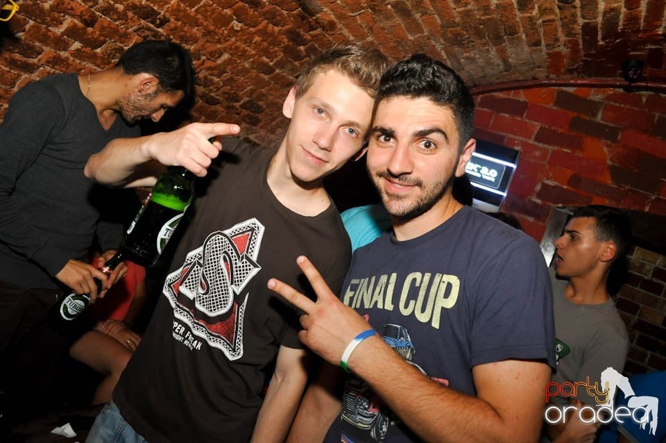 Caveman and Prody in the Mix în Escape, 