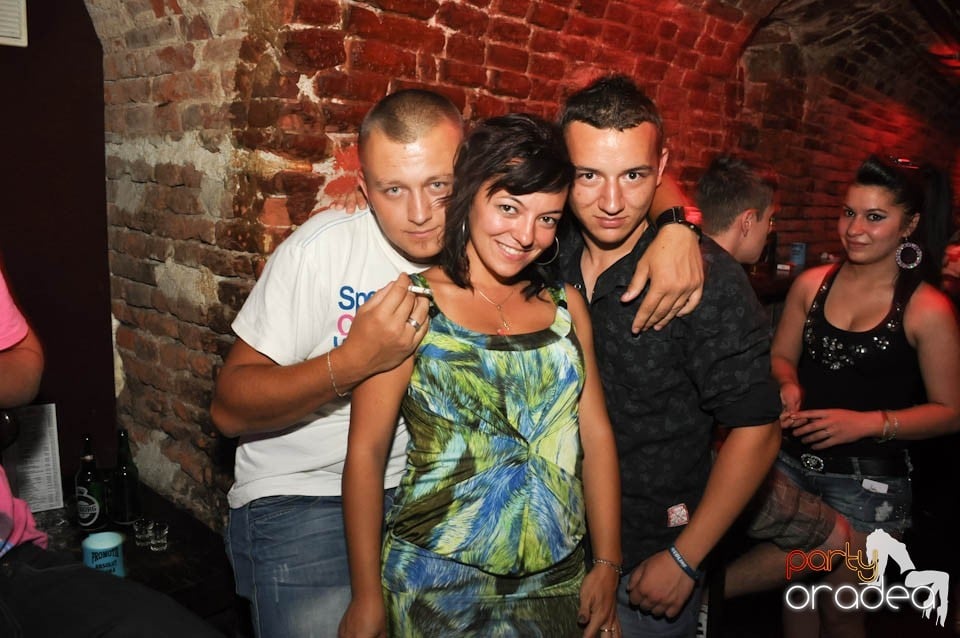 Caveman and Prody in the Mix în Escape, 