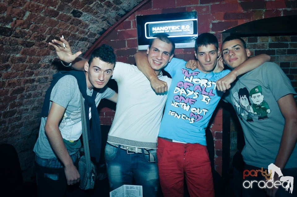 Caveman and Prody in the Mix în Escape, 