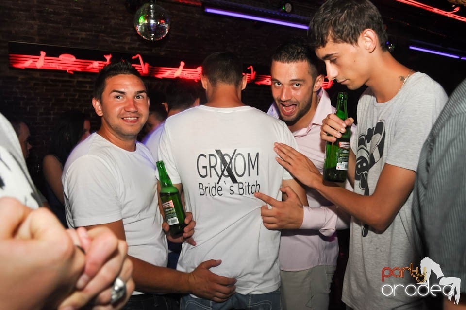 Caveman and Prody in the Mix în Escape, 