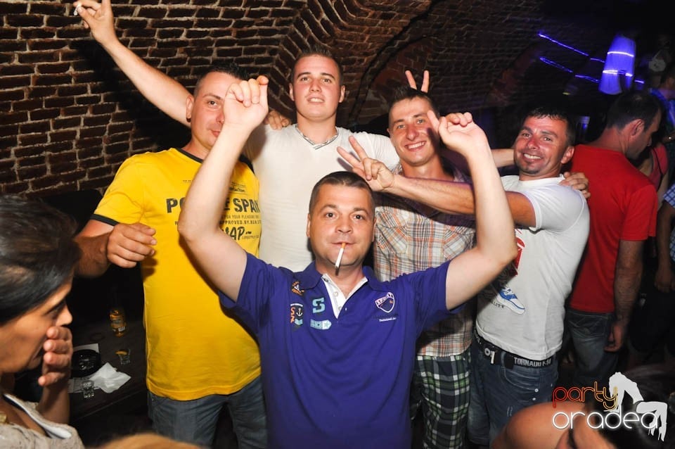 Caveman and Prody in the Mix în Escape, 