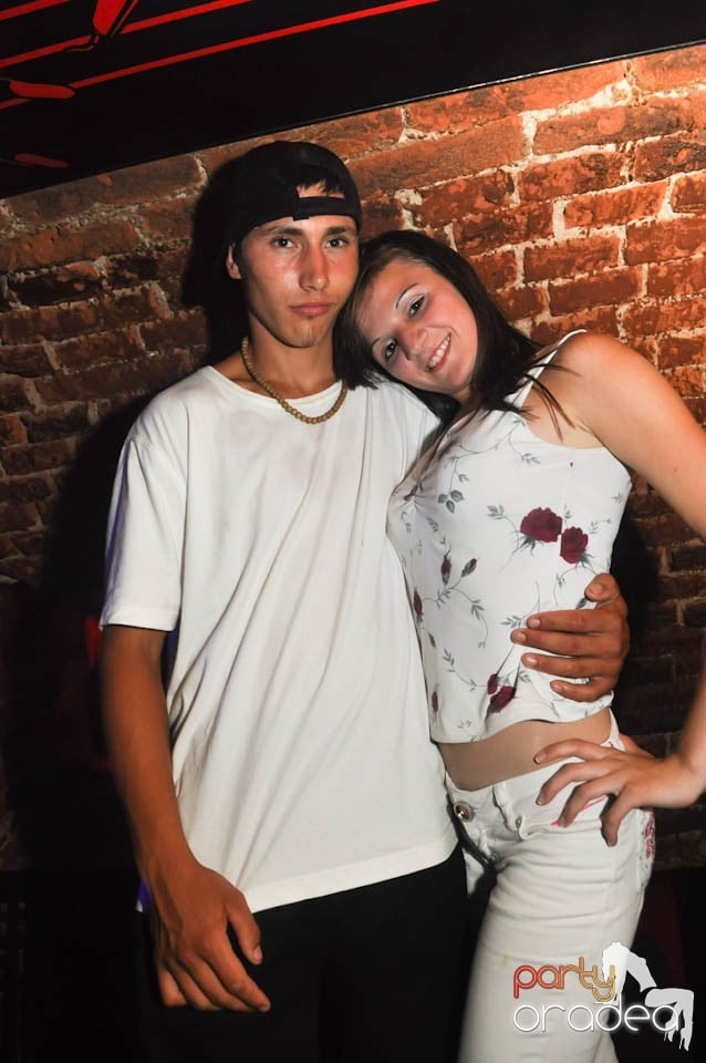 Caveman and Prody in the Mix în Escape, 