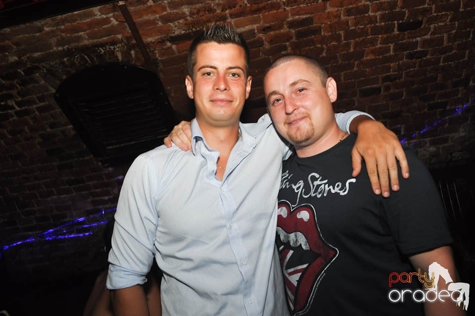 Caveman and Prody in the Mix în Escape, 