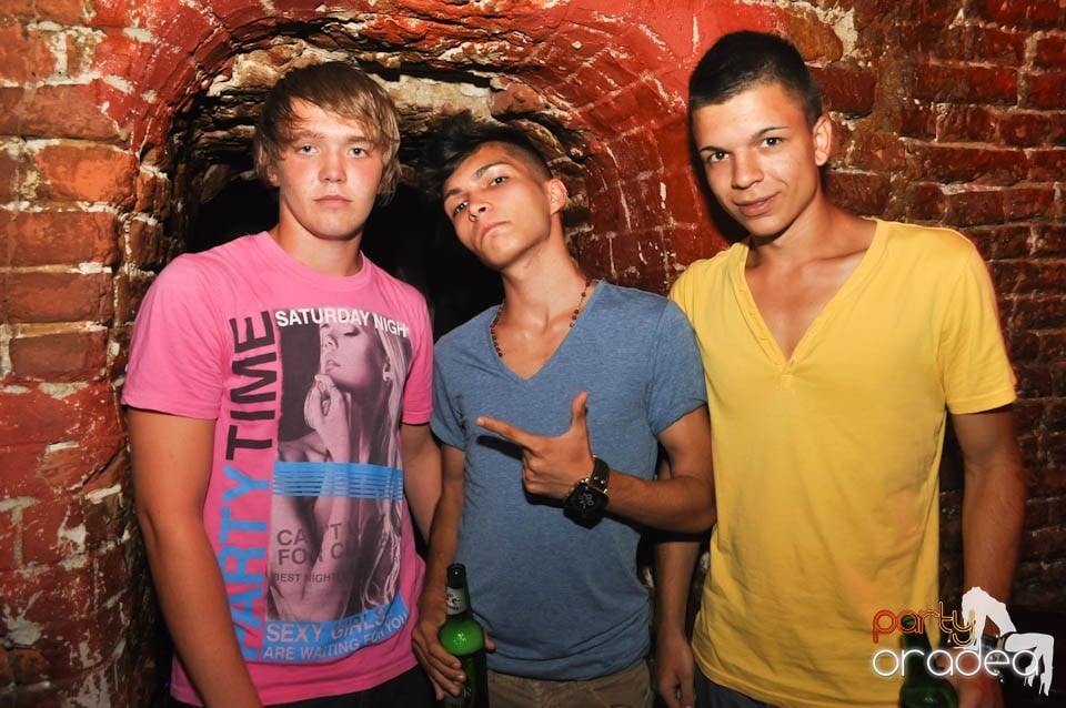 Caveman and Prody in the Mix în Escape, 