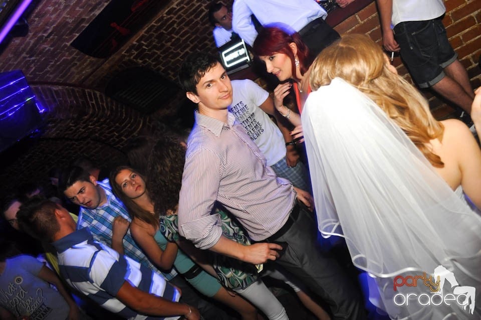 Caveman and Prody in the Mix în Escape, 