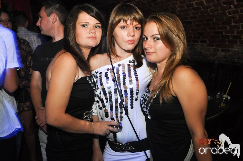 Caveman and Prody in the Mix în Escape, 