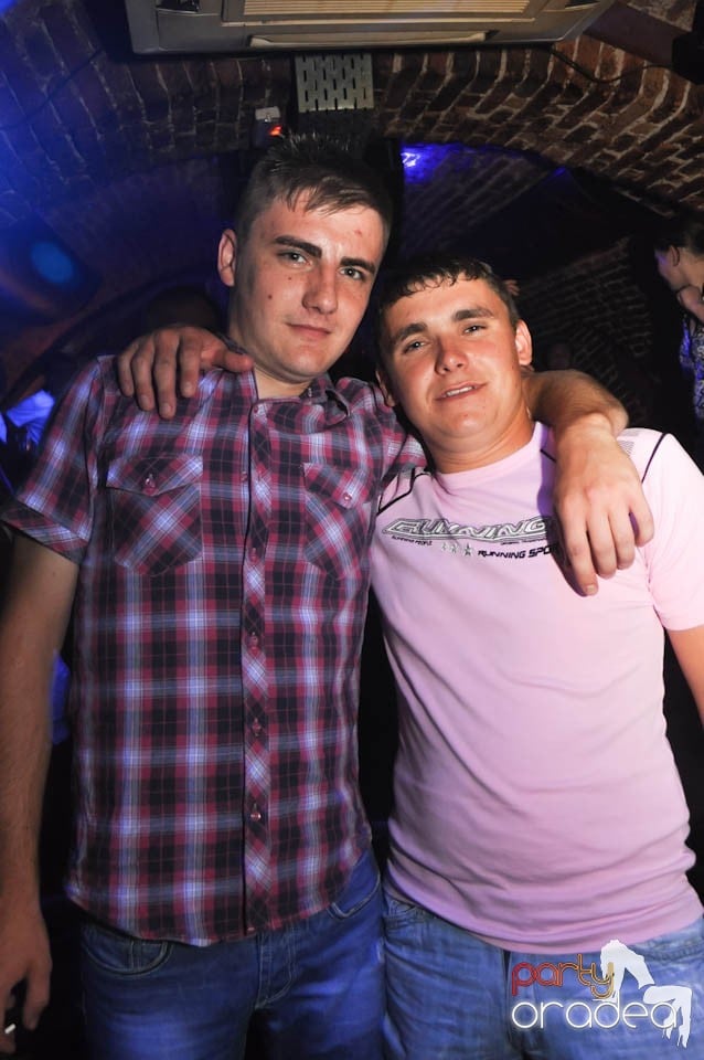 Caveman and Prody in the Mix în Escape, 