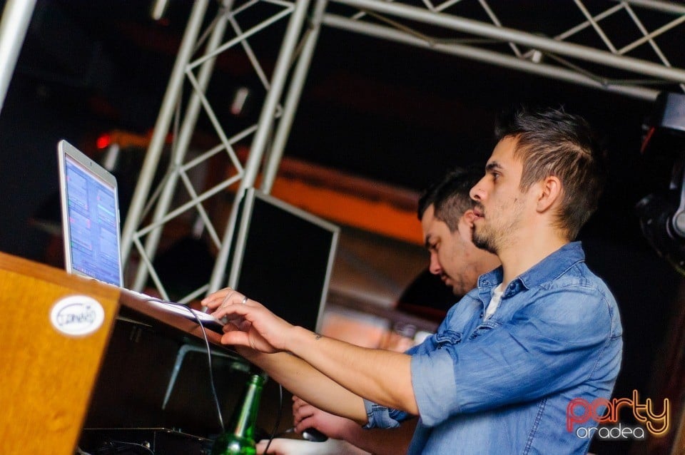 Caveman în Juice, Juice