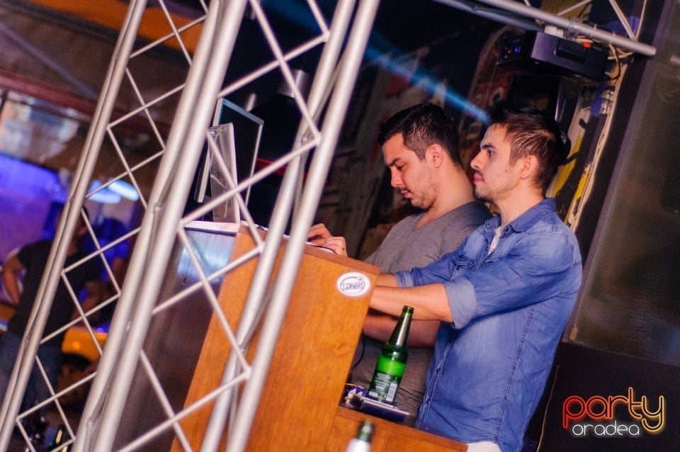 Caveman în Juice, Juice