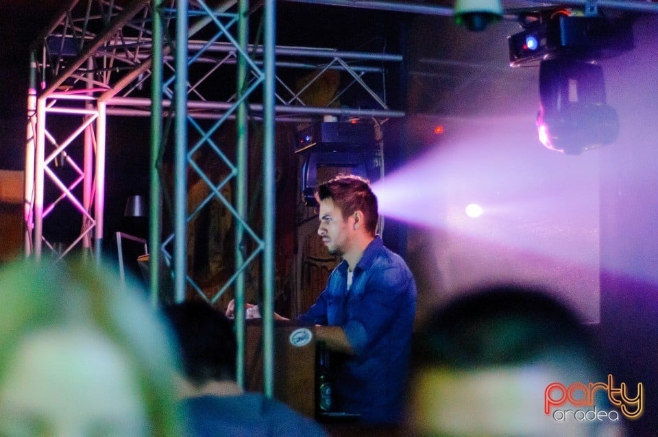 Caveman în Juice, Juice