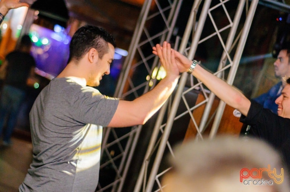 Caveman în Juice, Juice