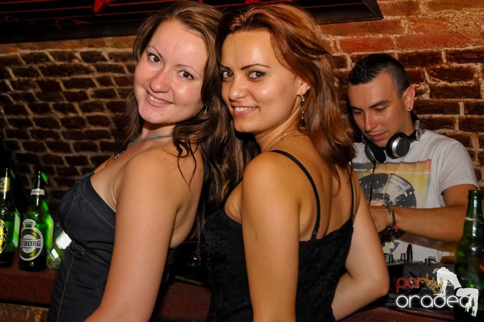 Caveman in the Mix @ Club Escape, 