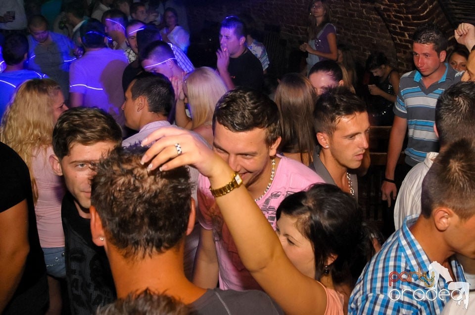 Caveman in the Mix @ Club Escape, 