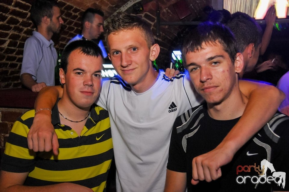 Caveman in the Mix @ Club Escape, 