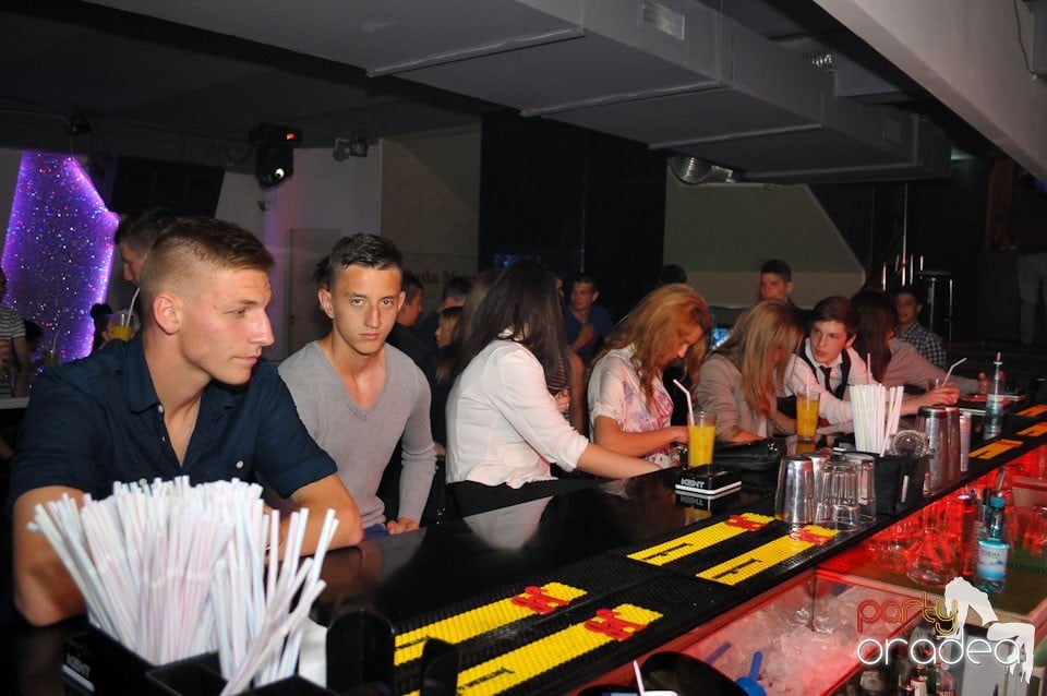 Champagne Showers Party în Heat Club,