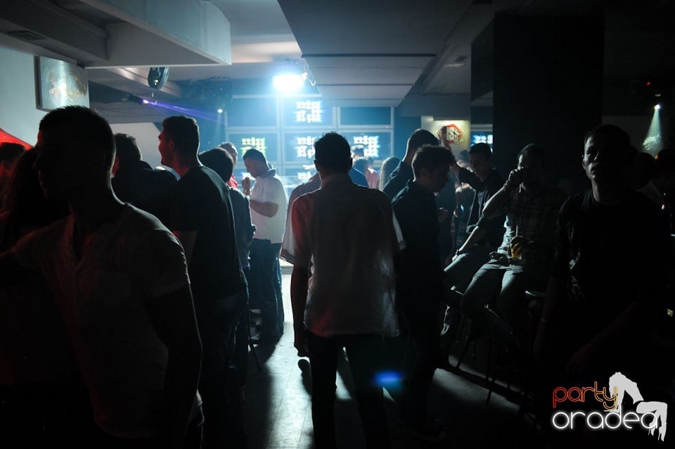 Champagne Showers Party în Heat Club,