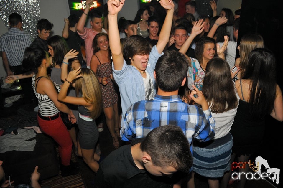 Champagne Showers Party în Heat Club,