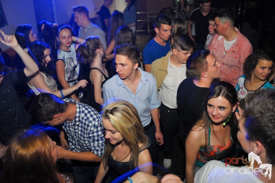 Champagne Showers Party în Heat Club,