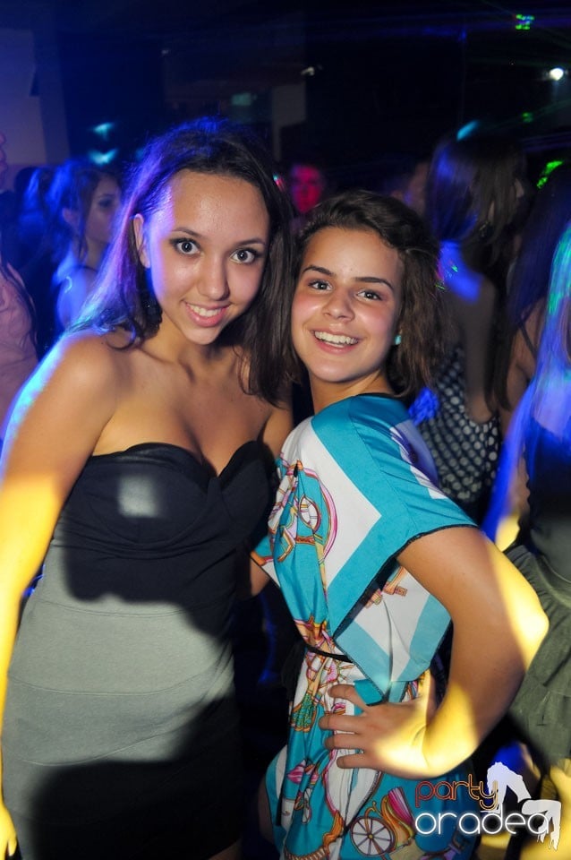 Champagne Showers Party în Heat Club,