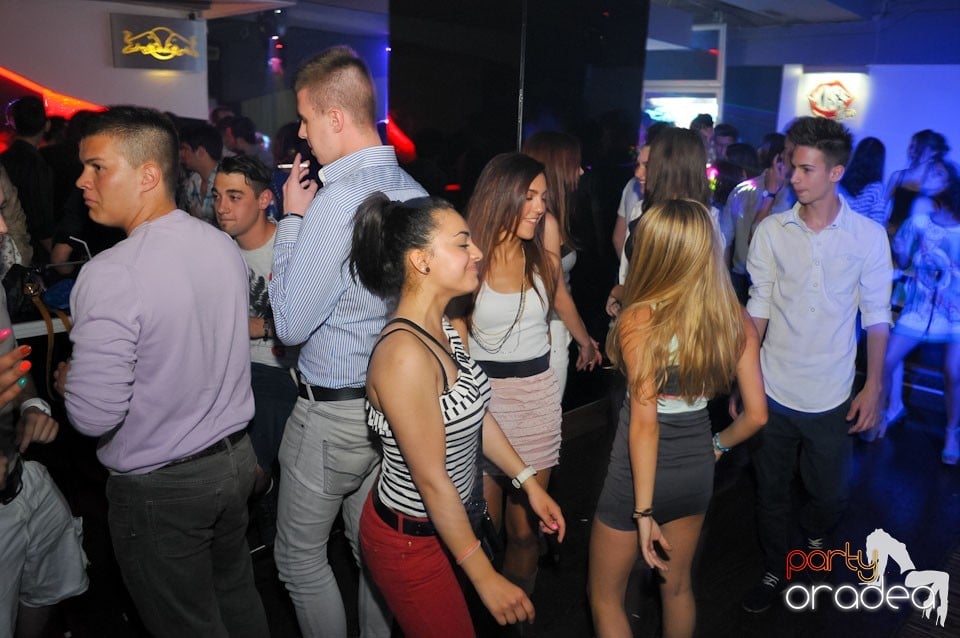 Champagne Showers Party în Heat Club,