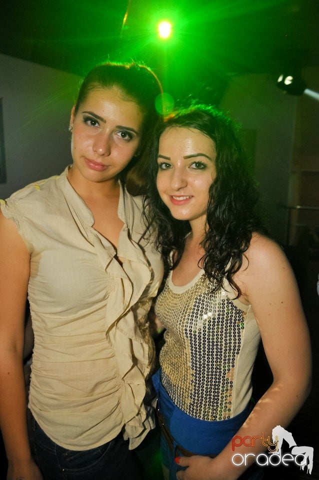 Champagne Showers Party în Heat Club,