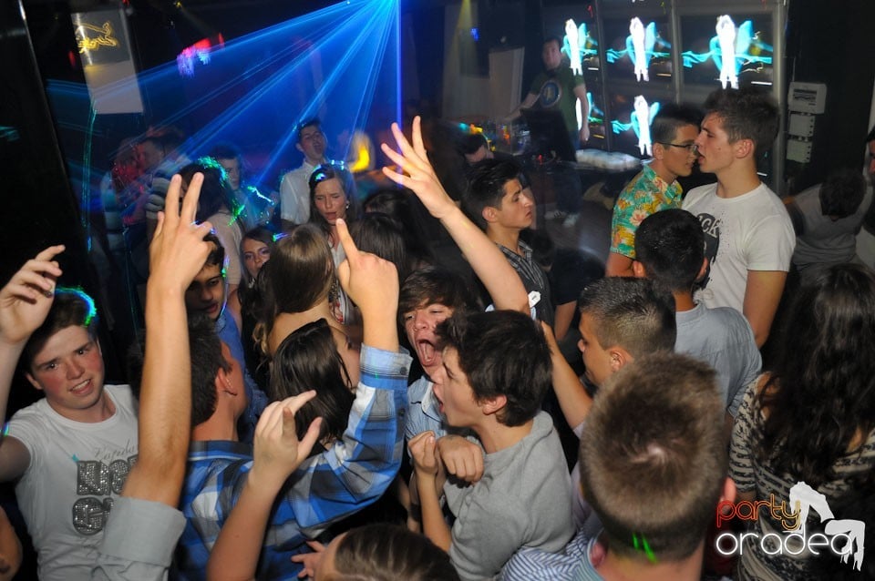 Champagne Showers Party în Heat Club,