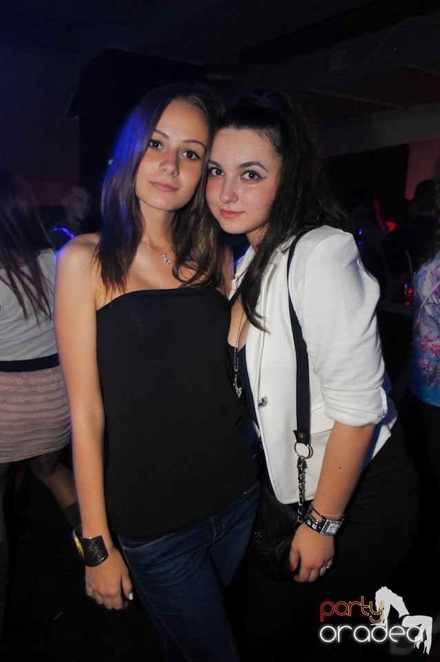 Champagne Showers Party în Heat Club,