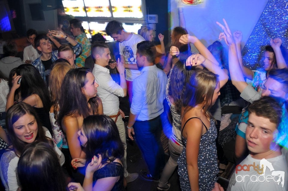 Champagne Showers Party în Heat Club,