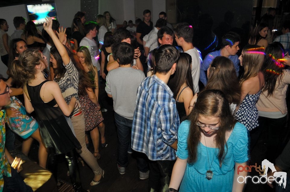 Champagne Showers Party în Heat Club,