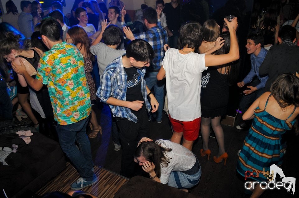 Champagne Showers Party în Heat Club,